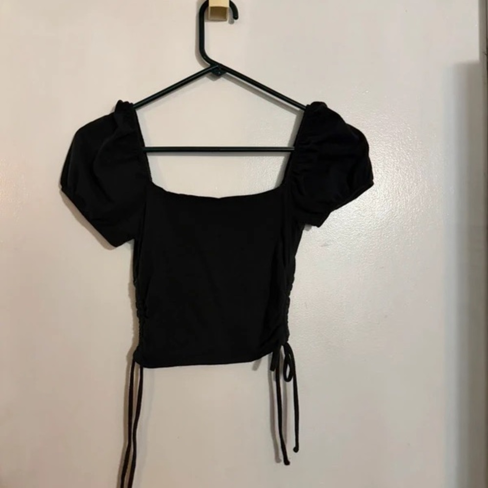Hollister Black Puff-Sleeve Smocked Crop Top - Picture 2 of 4